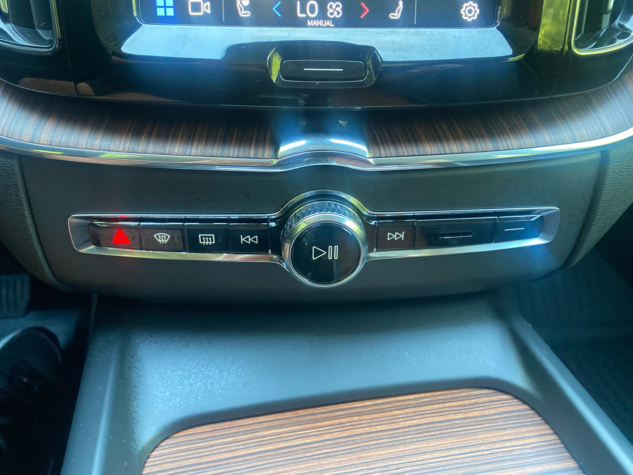2024 Volvo XC60 B5 Plus photo 10