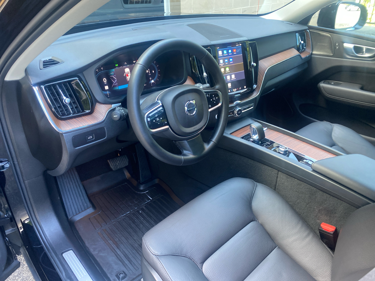 2024 Volvo XC60 B5 Plus photo 15