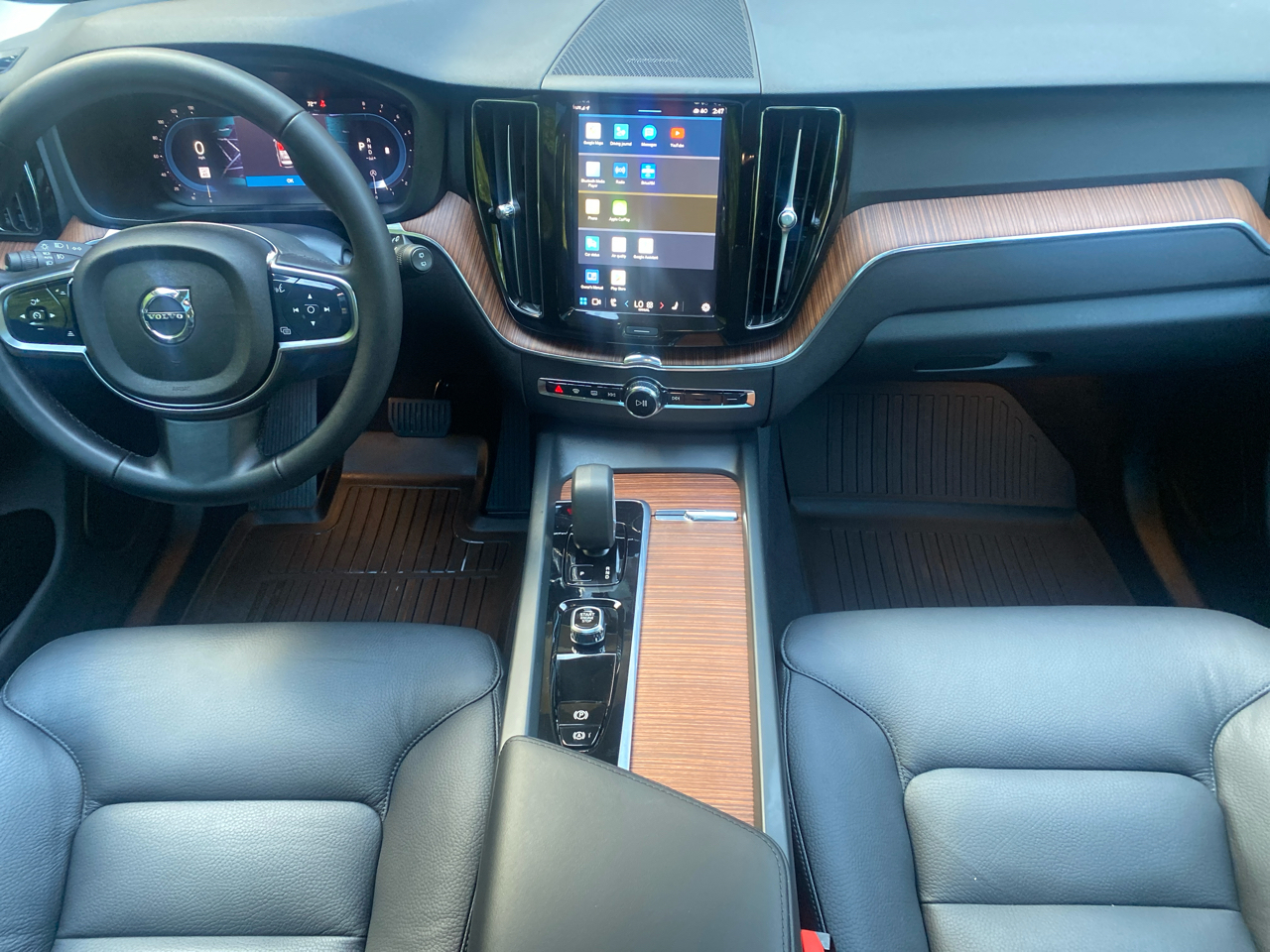 2024 Volvo XC60 B5 Plus photo 16