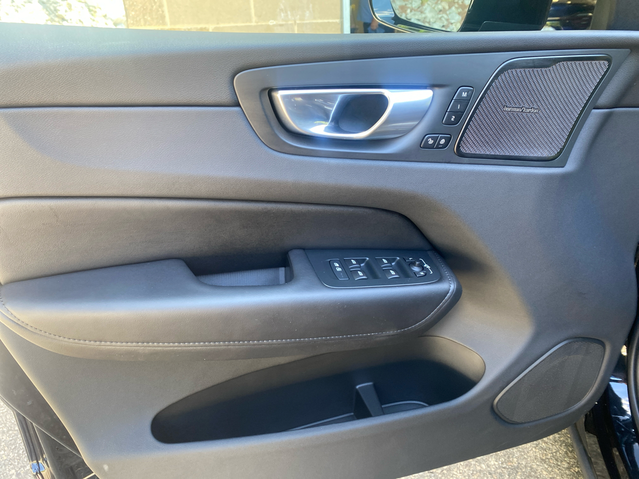 2024 Volvo XC60 B5 Plus photo 19