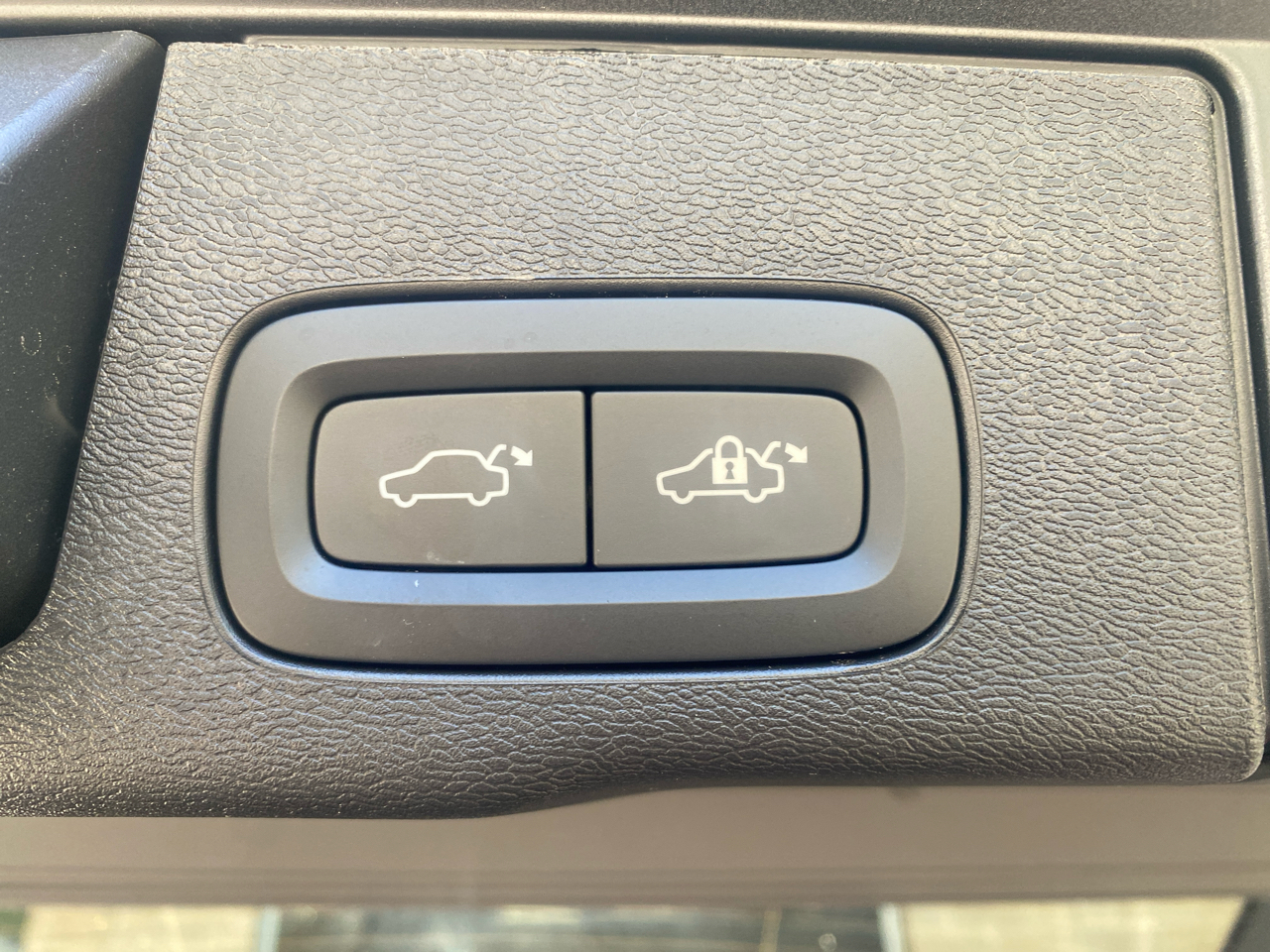 2024 Volvo XC60 B5 Plus photo 22