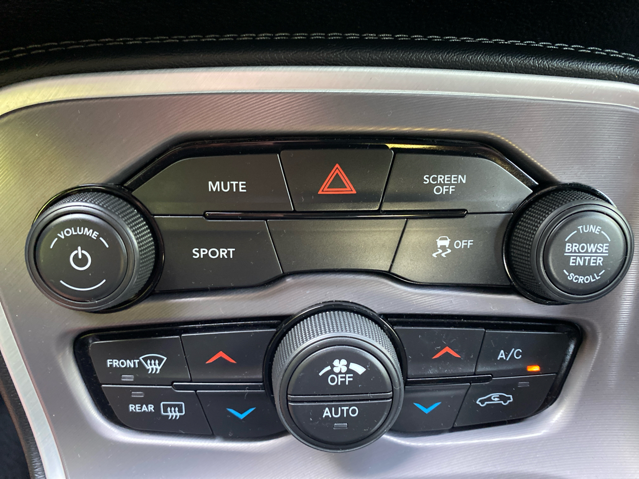 2022 Dodge Challenger SXT AWD photo 14