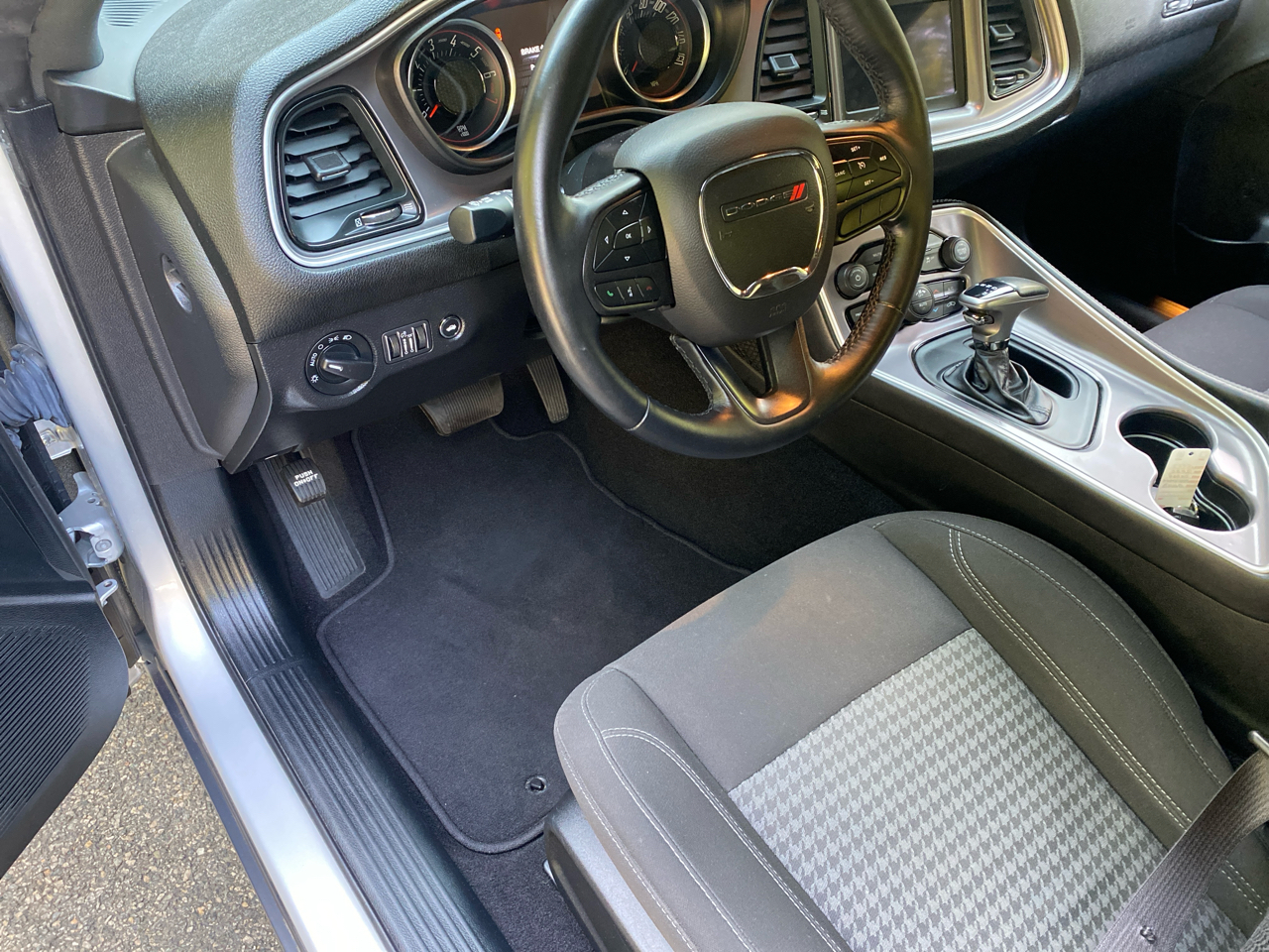 2022 Dodge Challenger SXT AWD photo 16