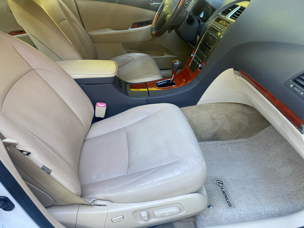 2011 Lexus ES 350 photo 4