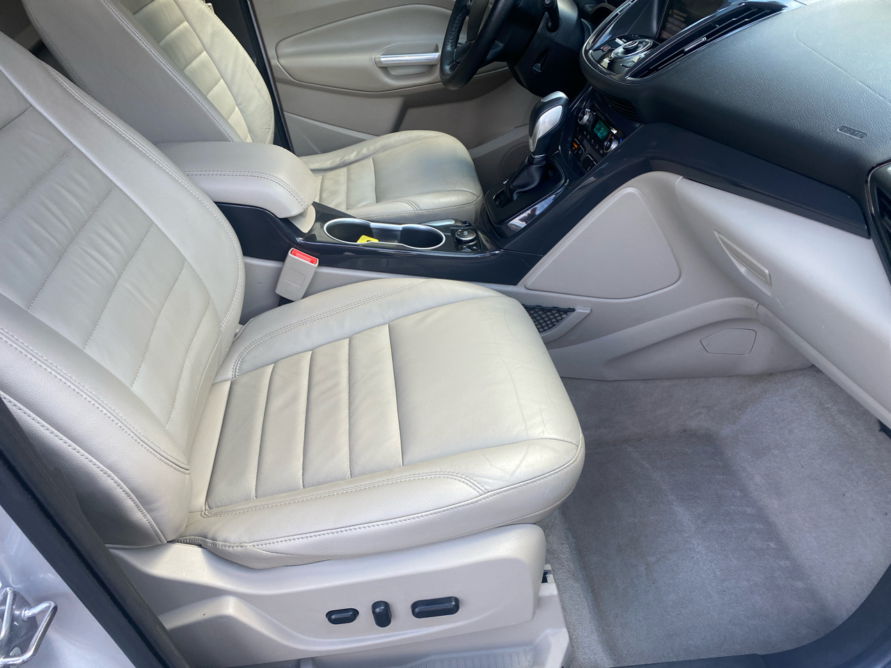 2015 Ford Escape Titanium photo 3
