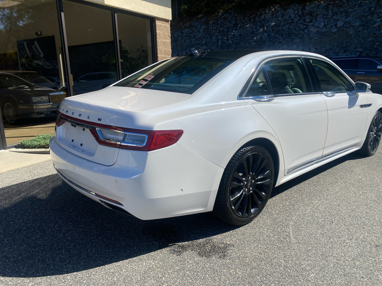 2018 Lincoln Continental Black Label photo 2