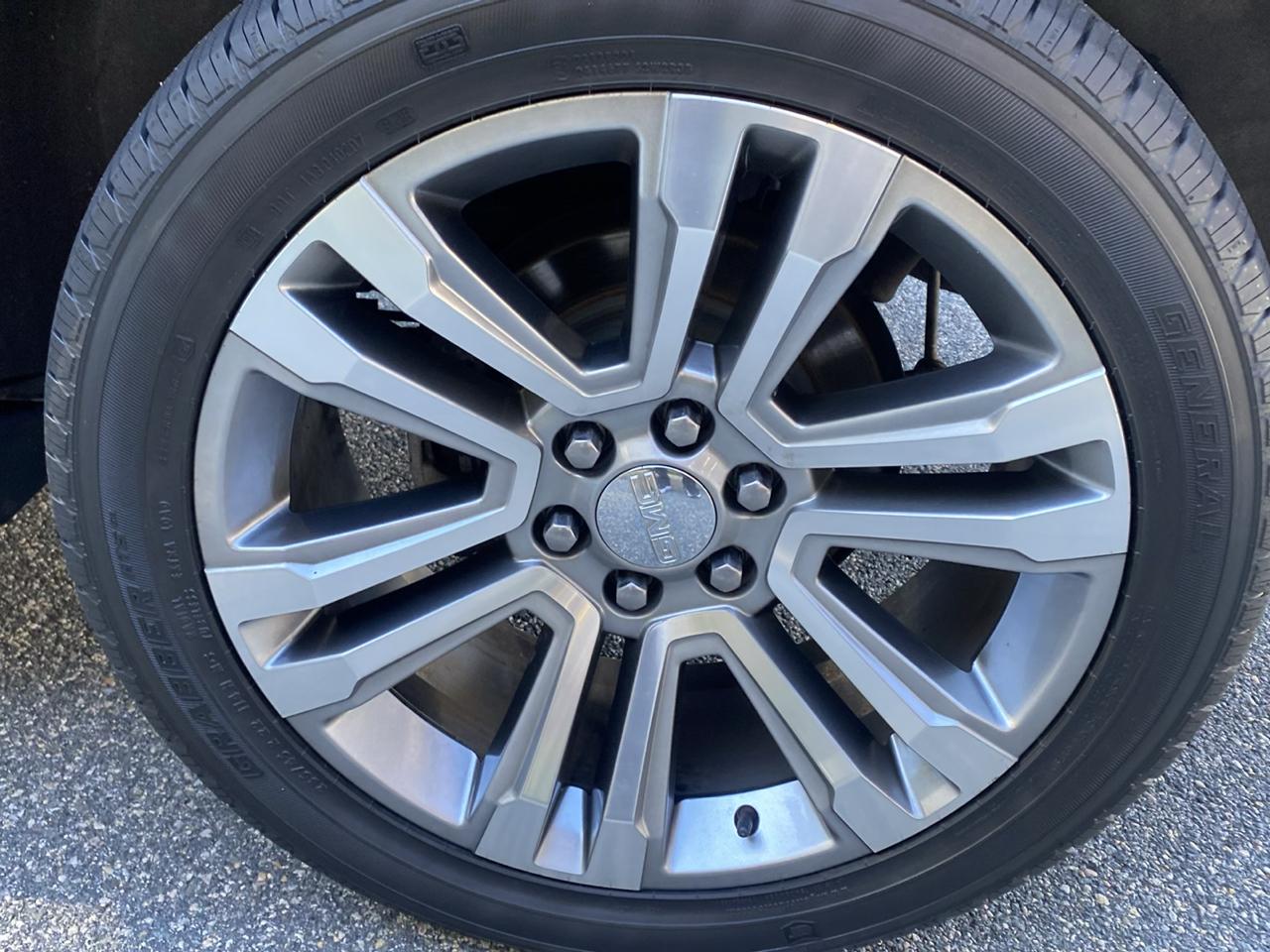 GMC Yukon Denali 4WD 2020