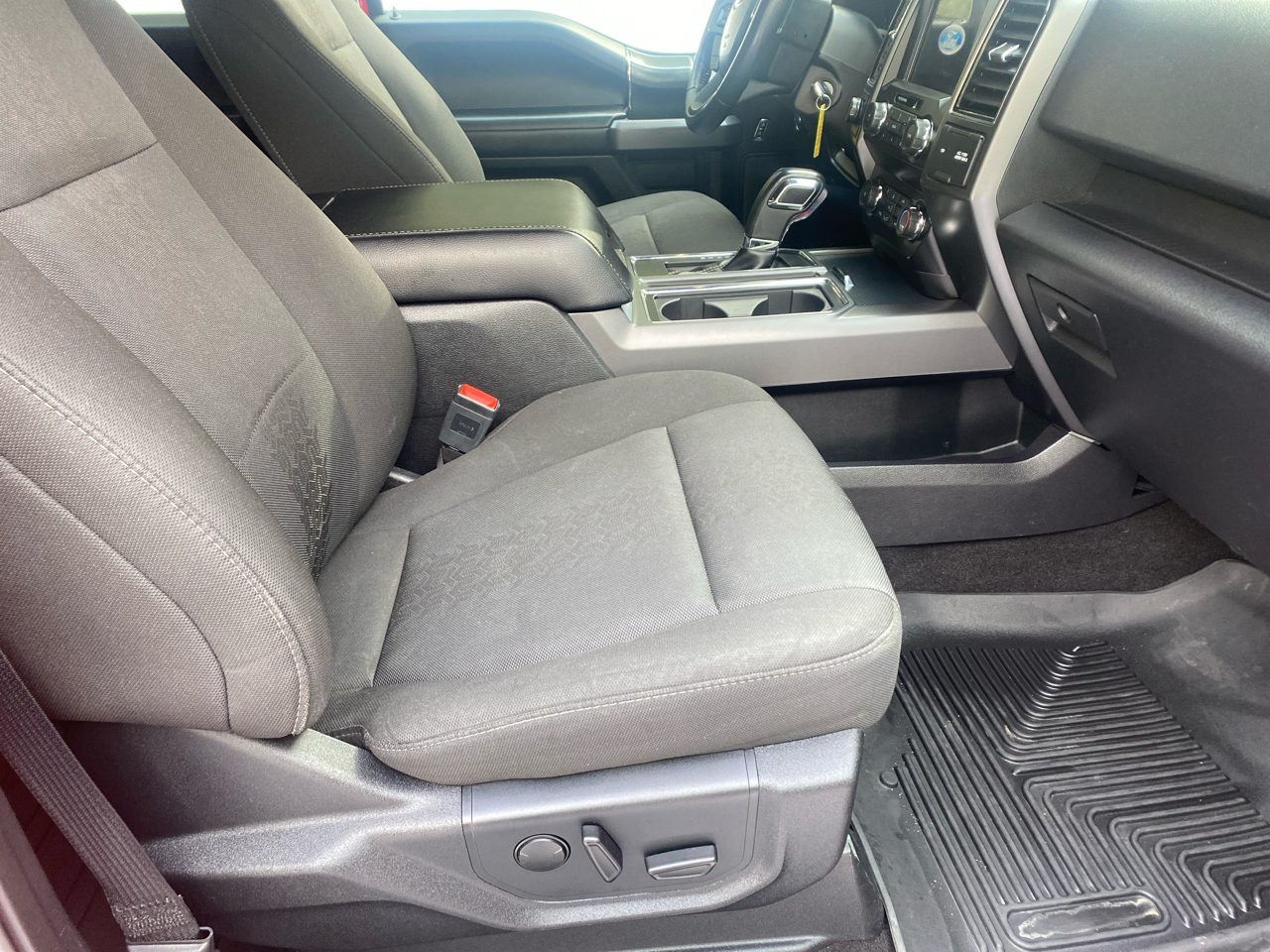 Ford F-150 4WD SuperCrew 145" XLT 2019