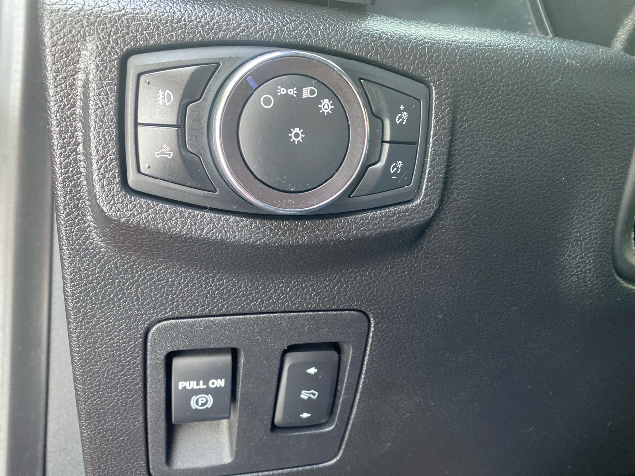 Ford F-150 4WD SuperCrew 145" XLT 2019