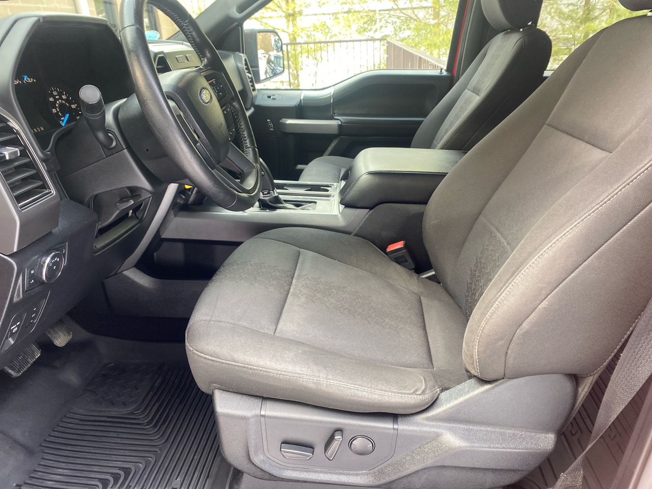 Ford F-150 4WD SuperCrew 145" XLT 2019