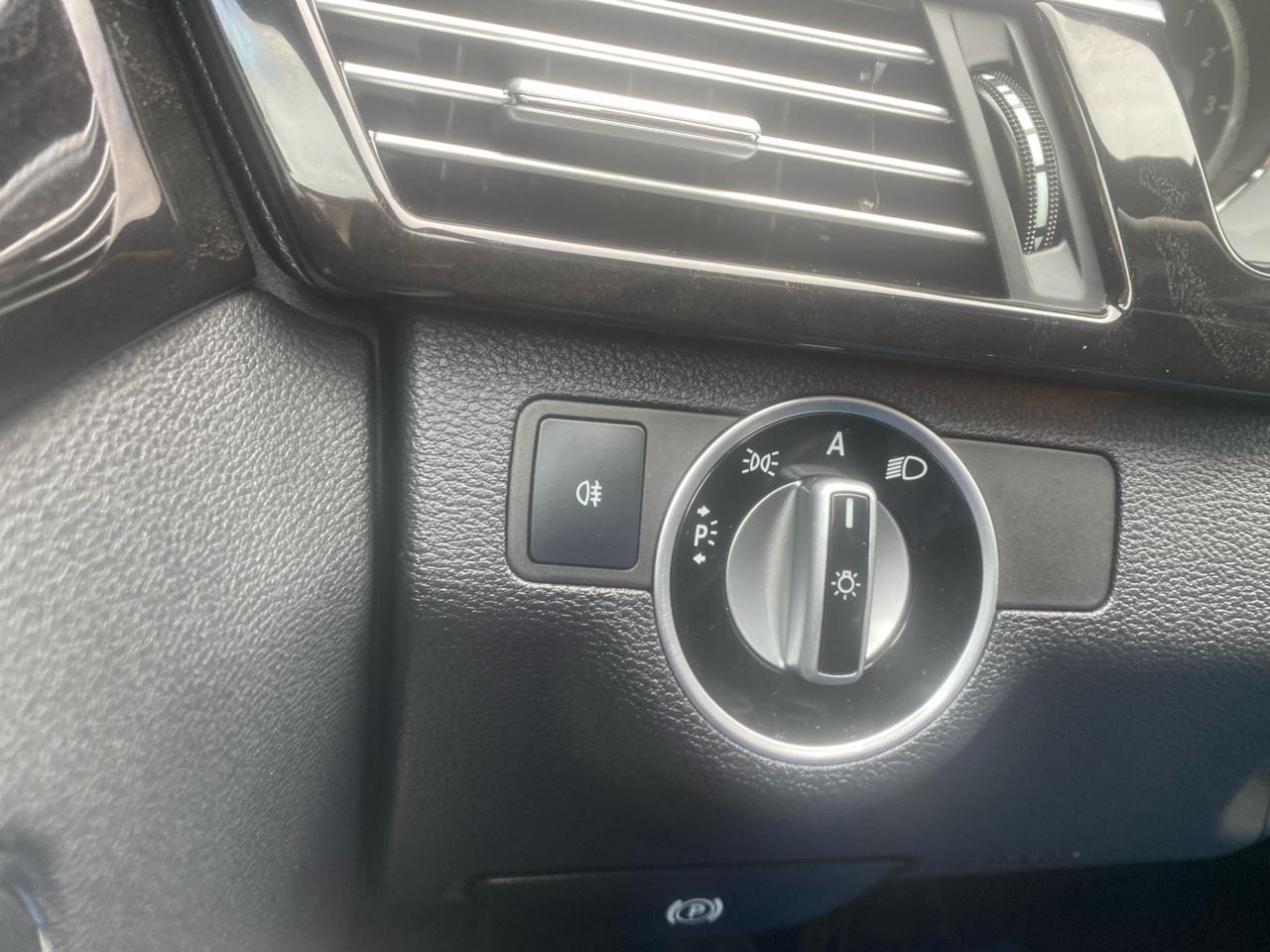 Mercedes-Benz E-Class E350 Sedan 4MATIC 2011