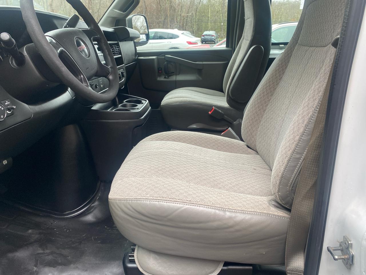 GMC Savana G2500 Cargo 2016