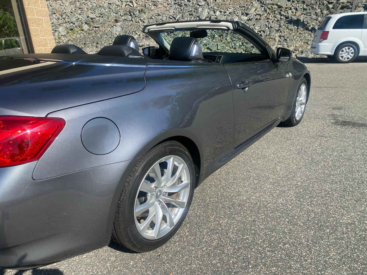 Infiniti G Convertible Base 2013