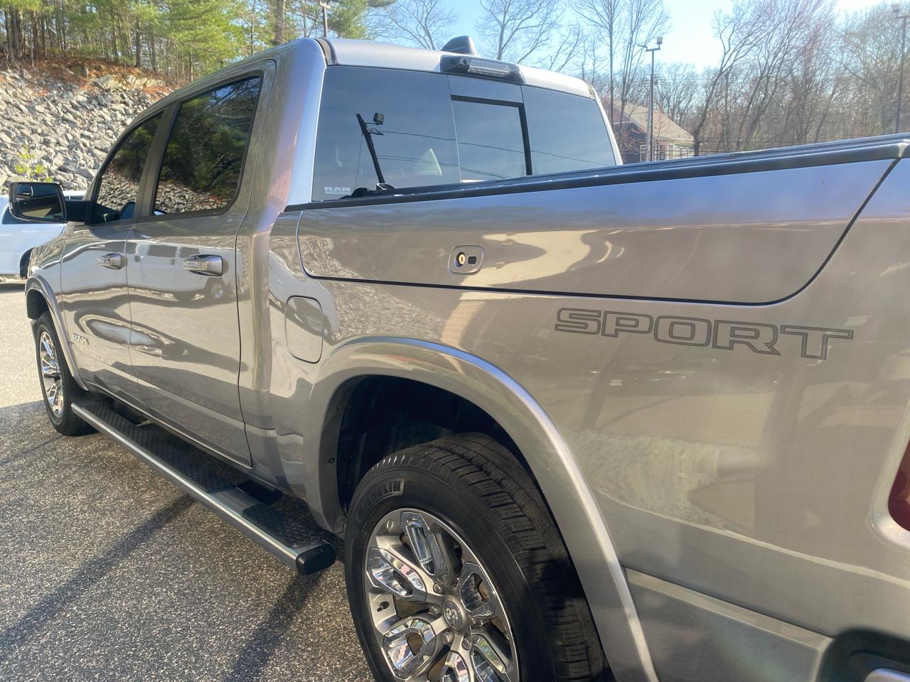 RAM 1500 Laramie Crew Cab SWB 4WD 2021
