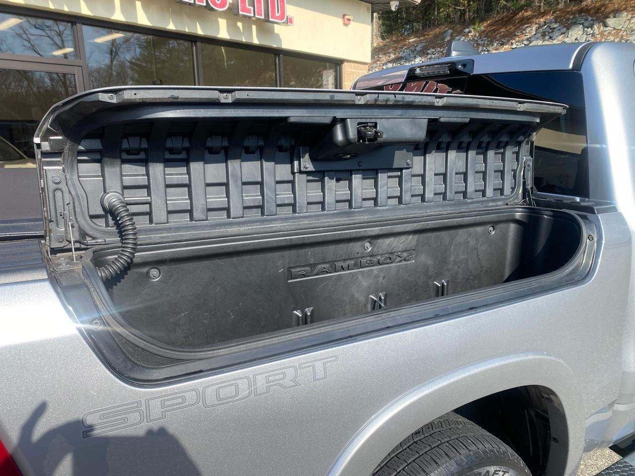 RAM 1500 Laramie Crew Cab SWB 4WD 2021