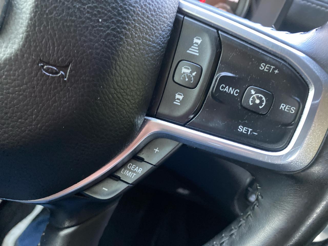 RAM 1500 Laramie Crew Cab SWB 4WD 2021