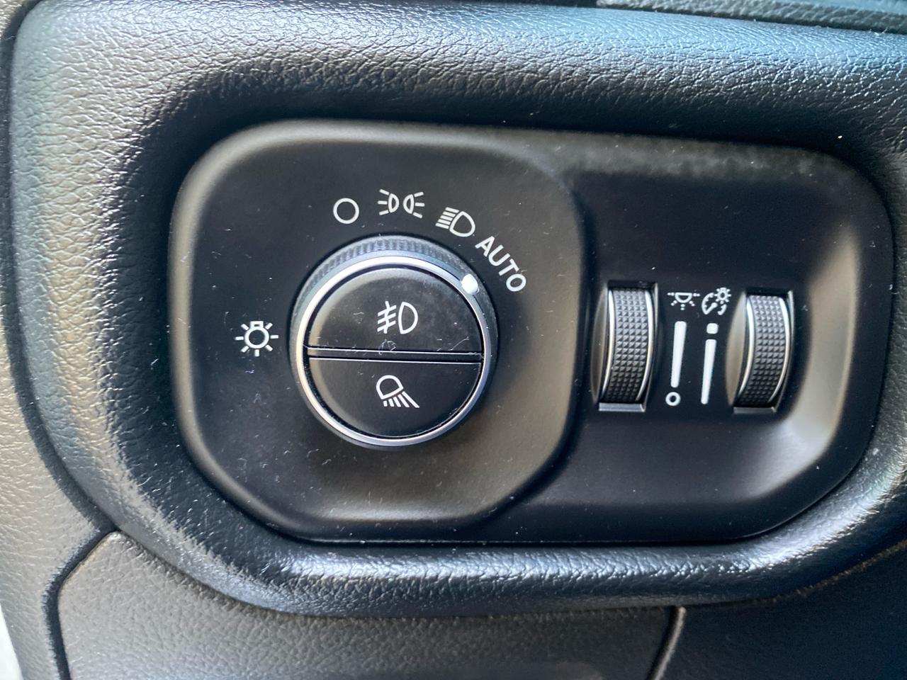 RAM 1500 Laramie Crew Cab SWB 4WD 2021