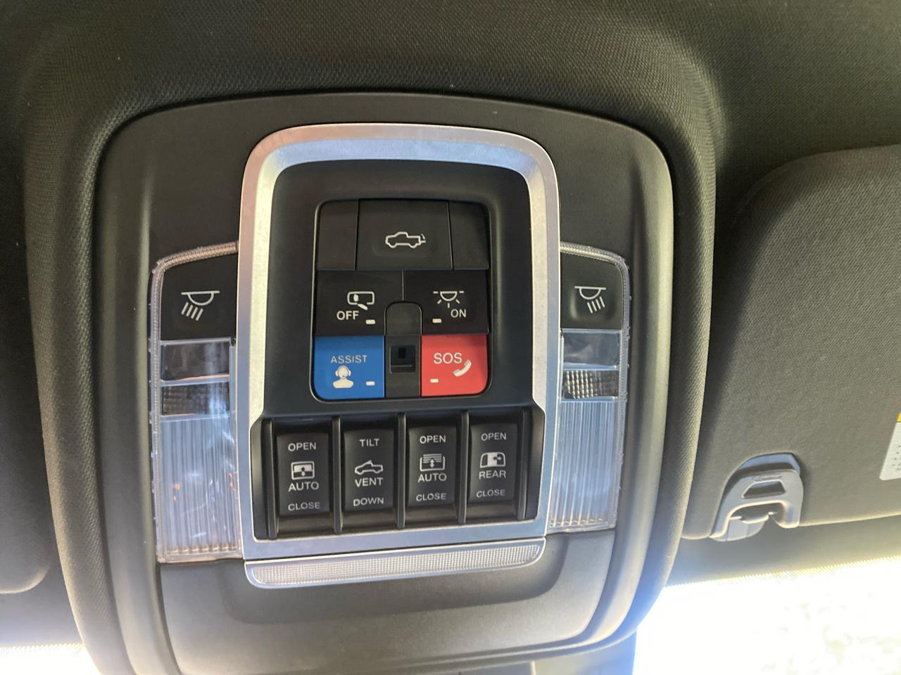 RAM 1500 Laramie Crew Cab SWB 4WD 2021