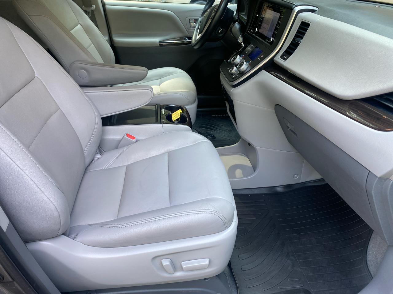 Toyota Sienna XLE FWD 8-Passenger V6 2020