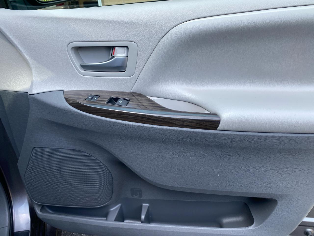 Toyota Sienna XLE FWD 8-Passenger V6 2020