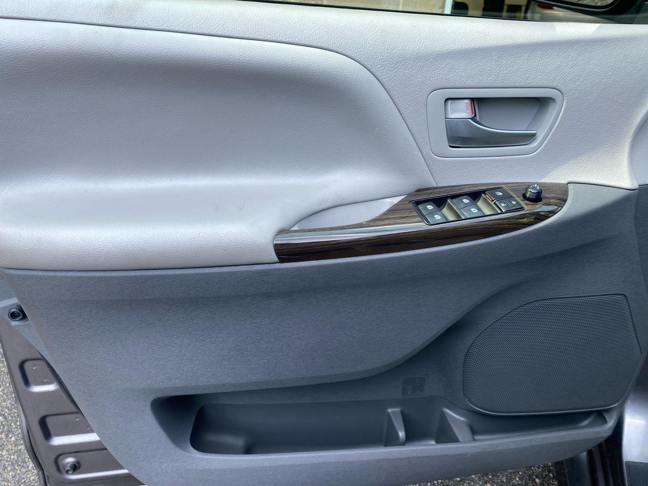 Toyota Sienna XLE FWD 8-Passenger V6 2020