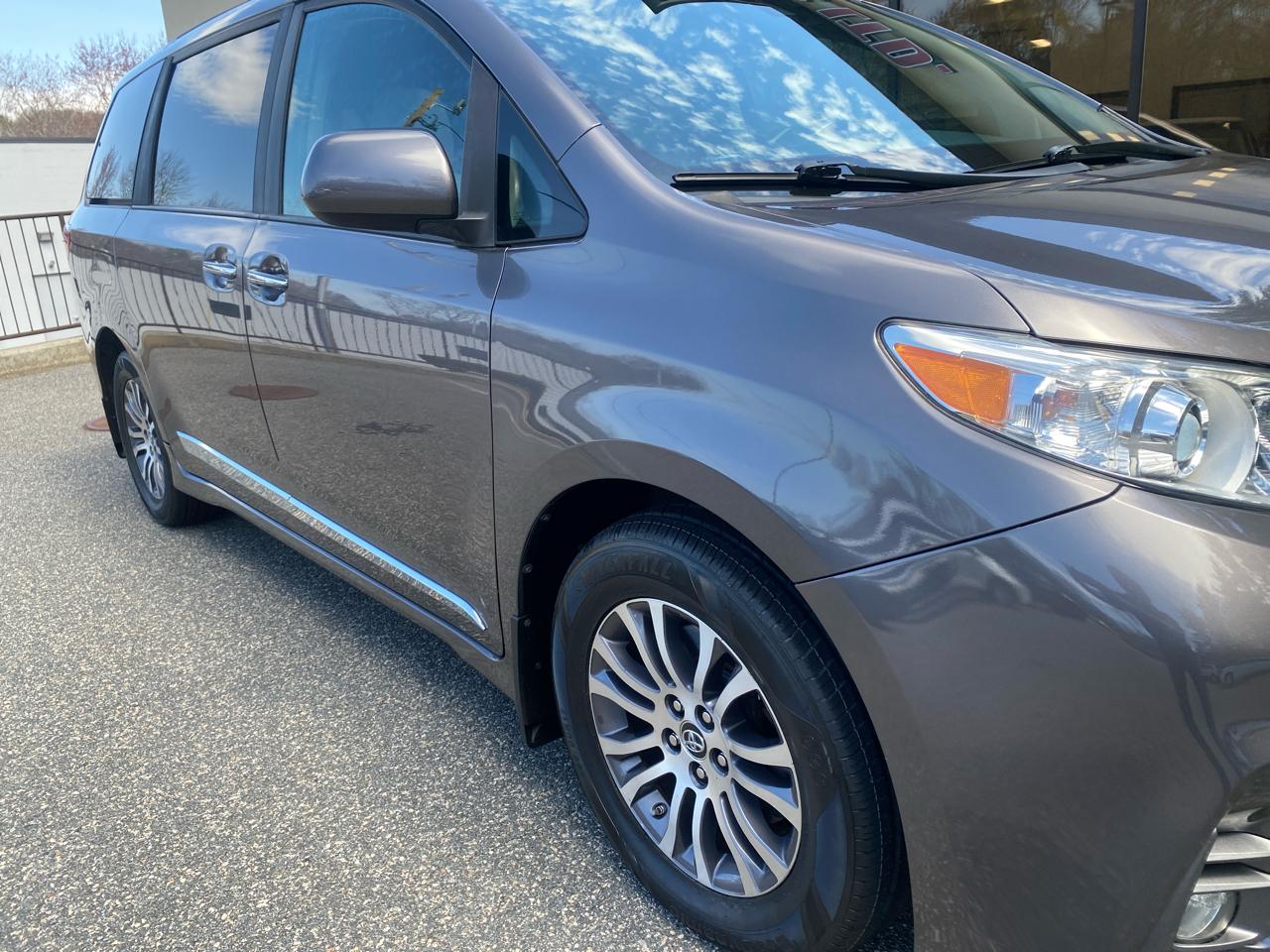 Toyota Sienna XLE FWD 8-Passenger V6 2020