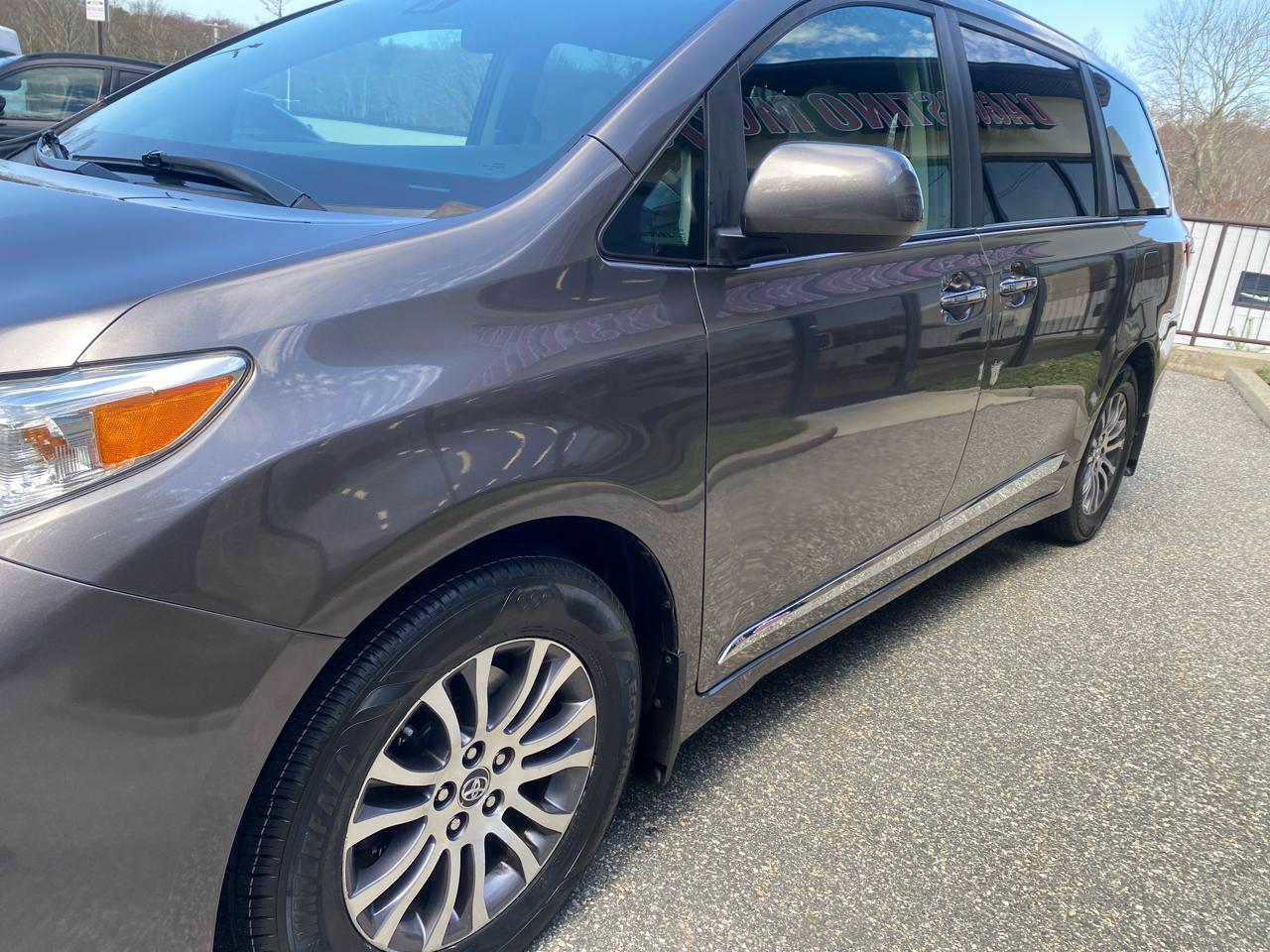 Toyota Sienna XLE FWD 8-Passenger V6 2020
