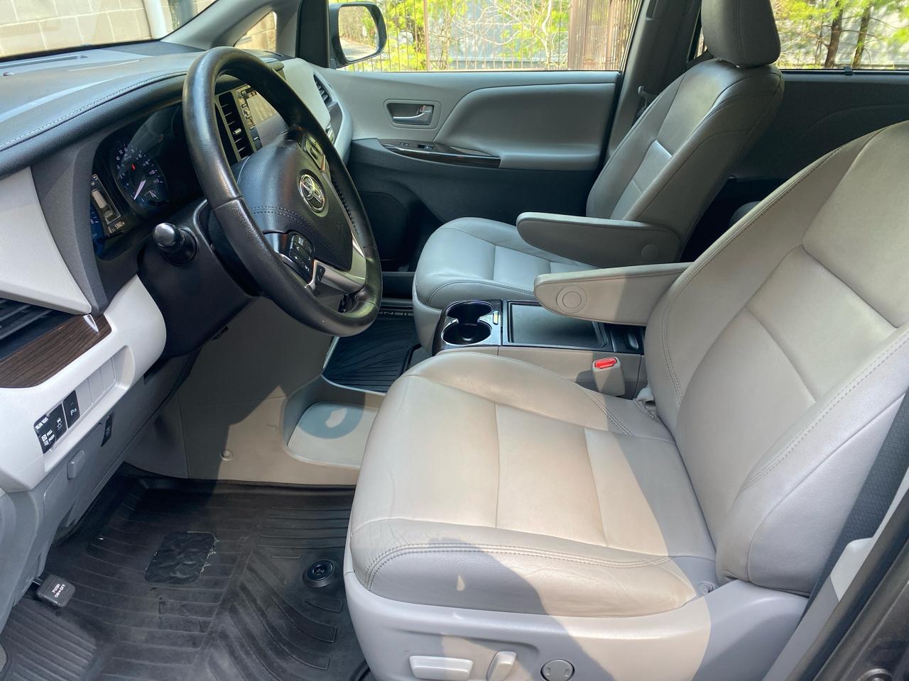 Toyota Sienna XLE FWD 8-Passenger V6 2020