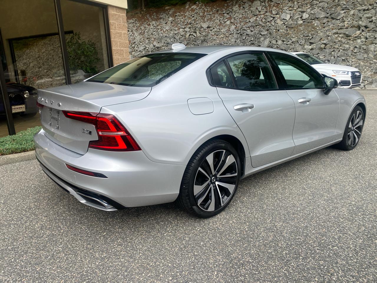 Volvo S60 B5 Momentum AWD 2022