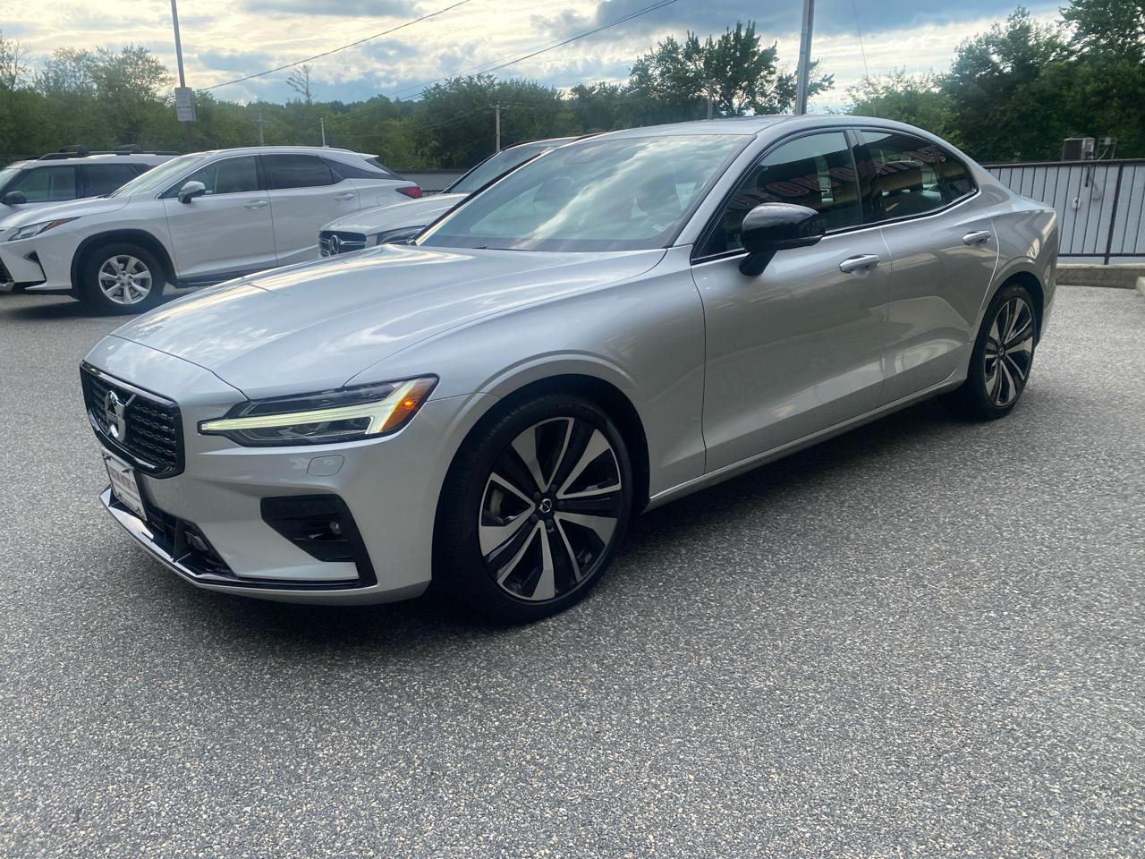 Volvo S60 B5 Momentum AWD 2022