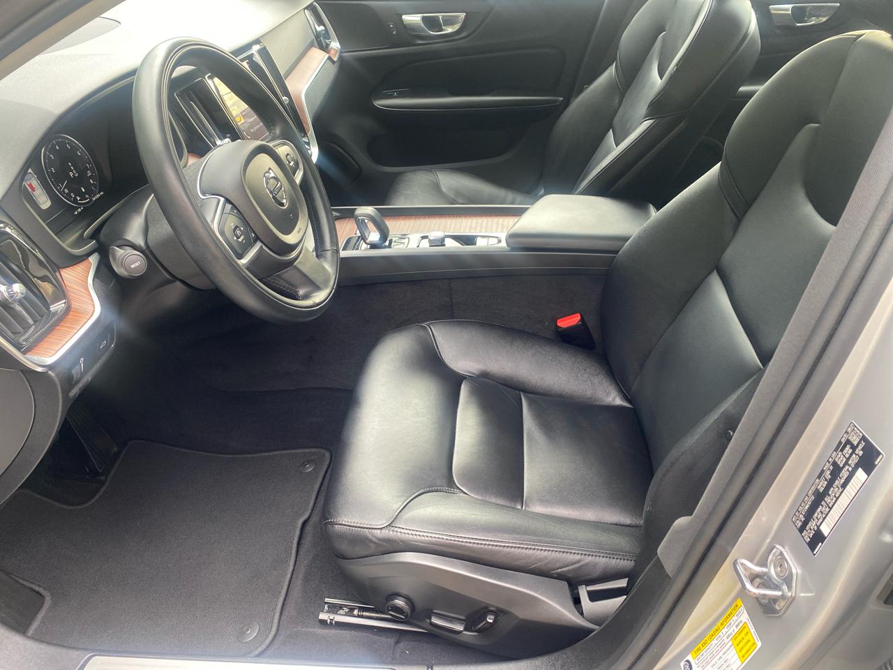 Volvo S60 B5 Momentum AWD 2022
