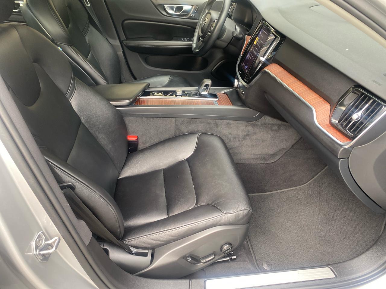Volvo S60 B5 Momentum AWD 2022