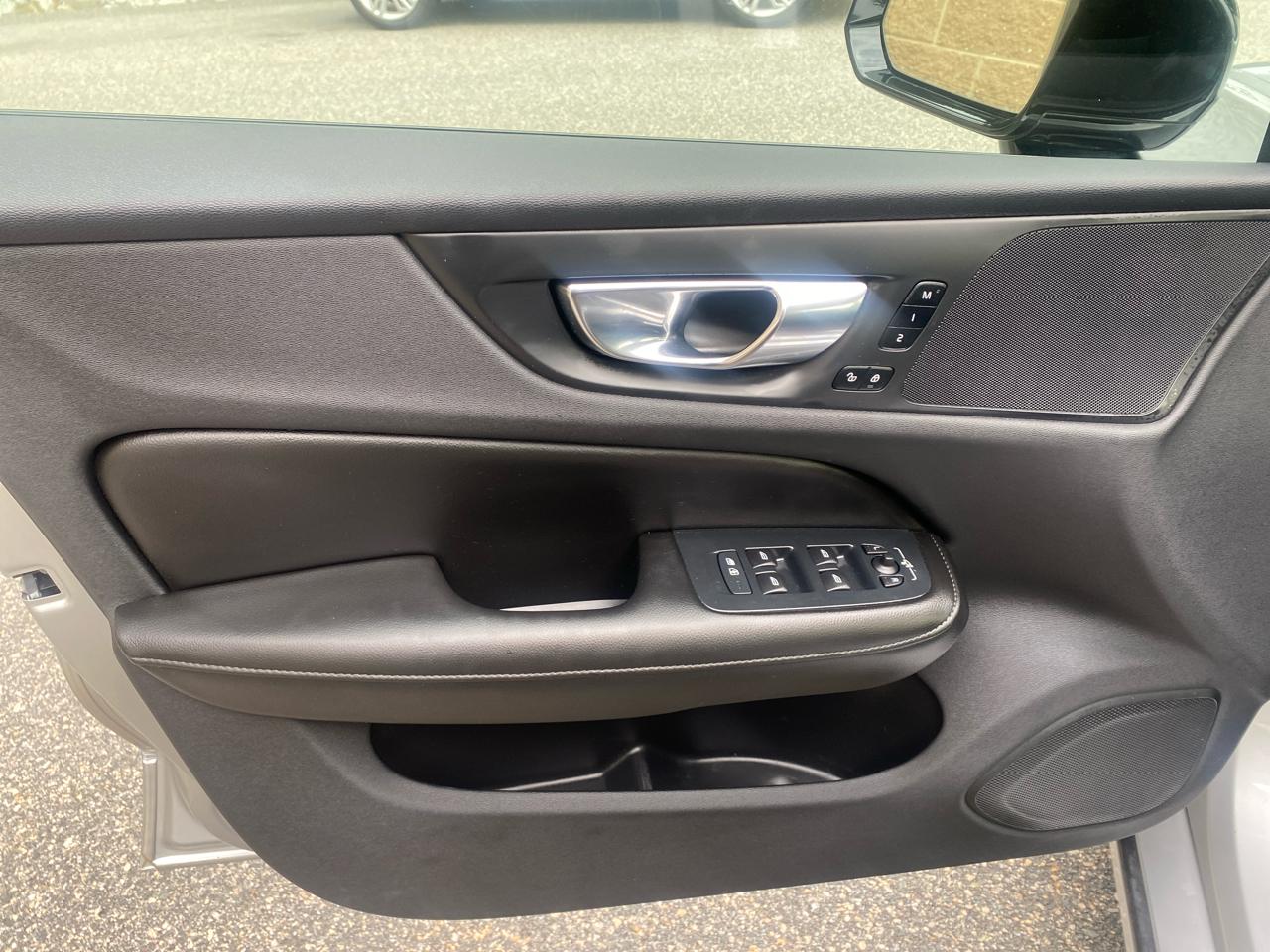 Volvo S60 B5 Momentum AWD 2022