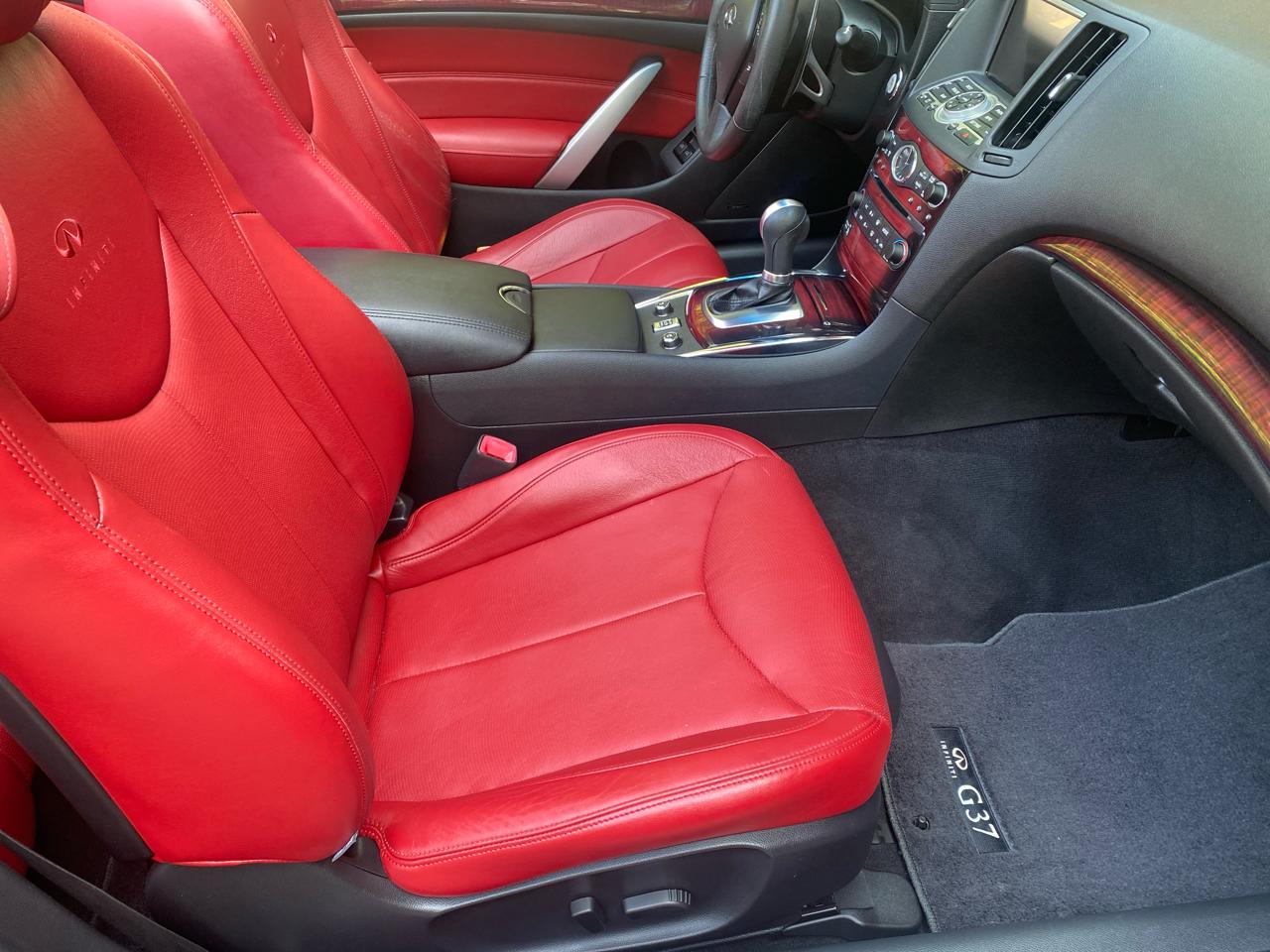 Infiniti G37 Convertible  2011