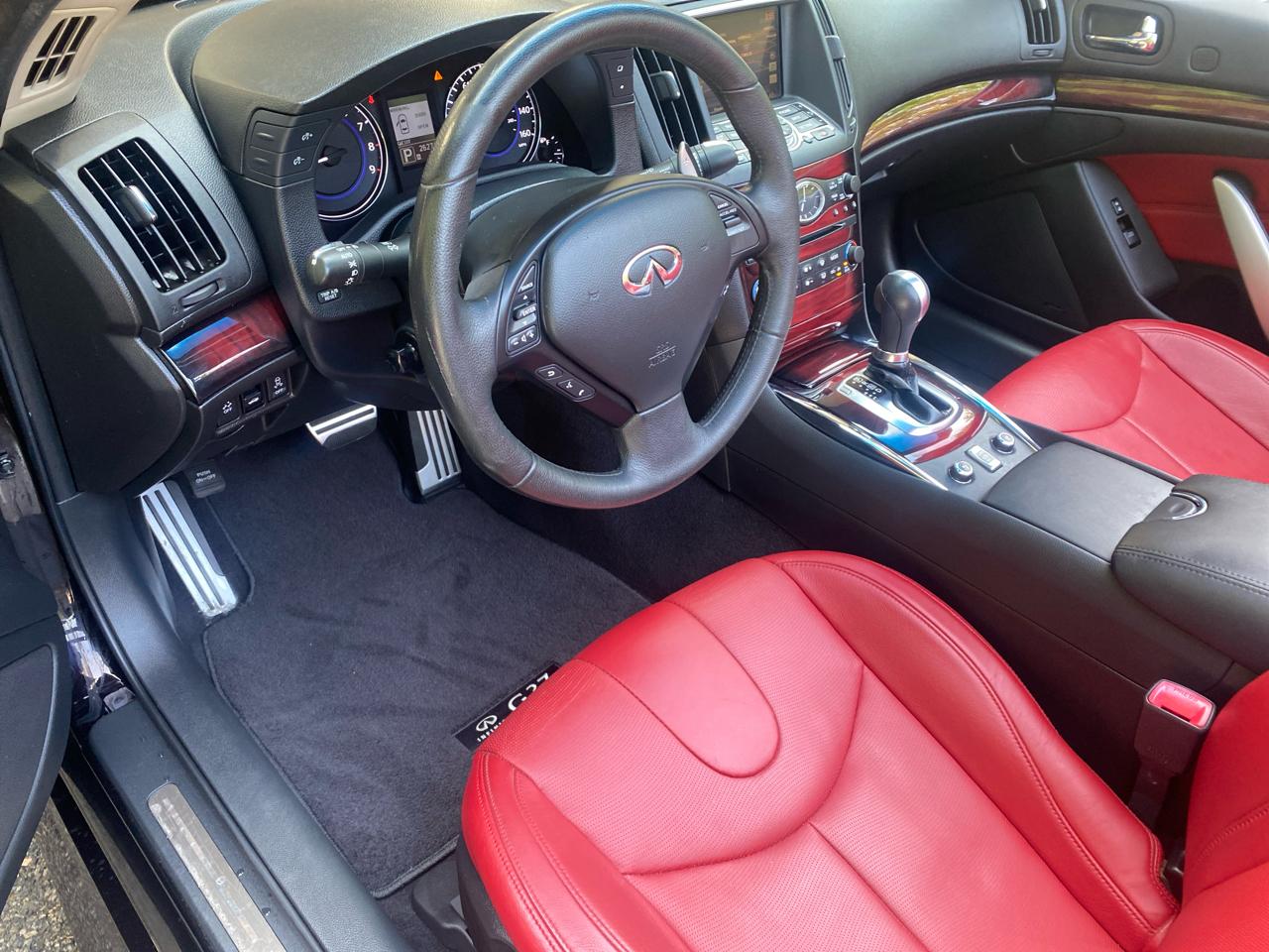 Infiniti G37 Convertible  2011