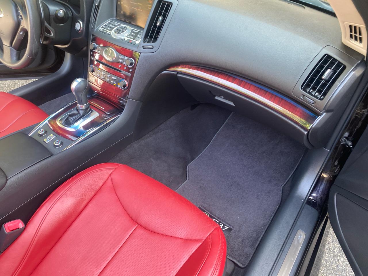 Infiniti G37 Convertible  2011