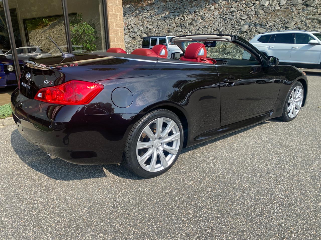 Infiniti G37 Convertible  2011