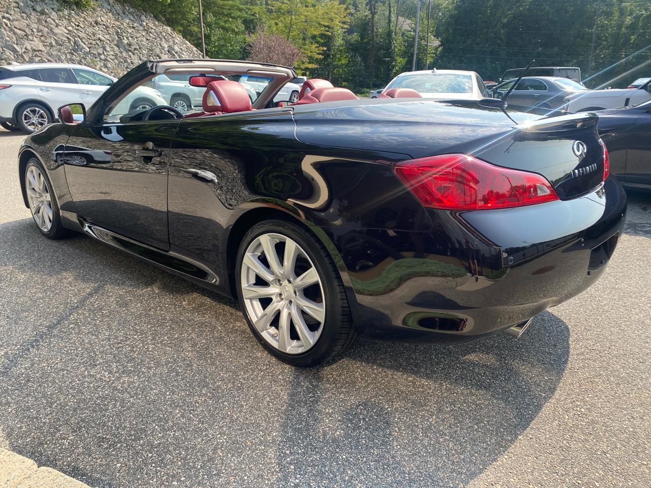 Infiniti G37 Convertible  2011