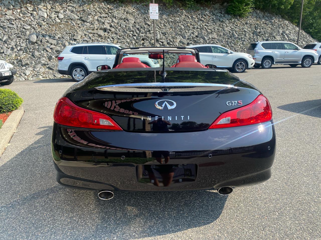 Infiniti G37 Convertible  2011