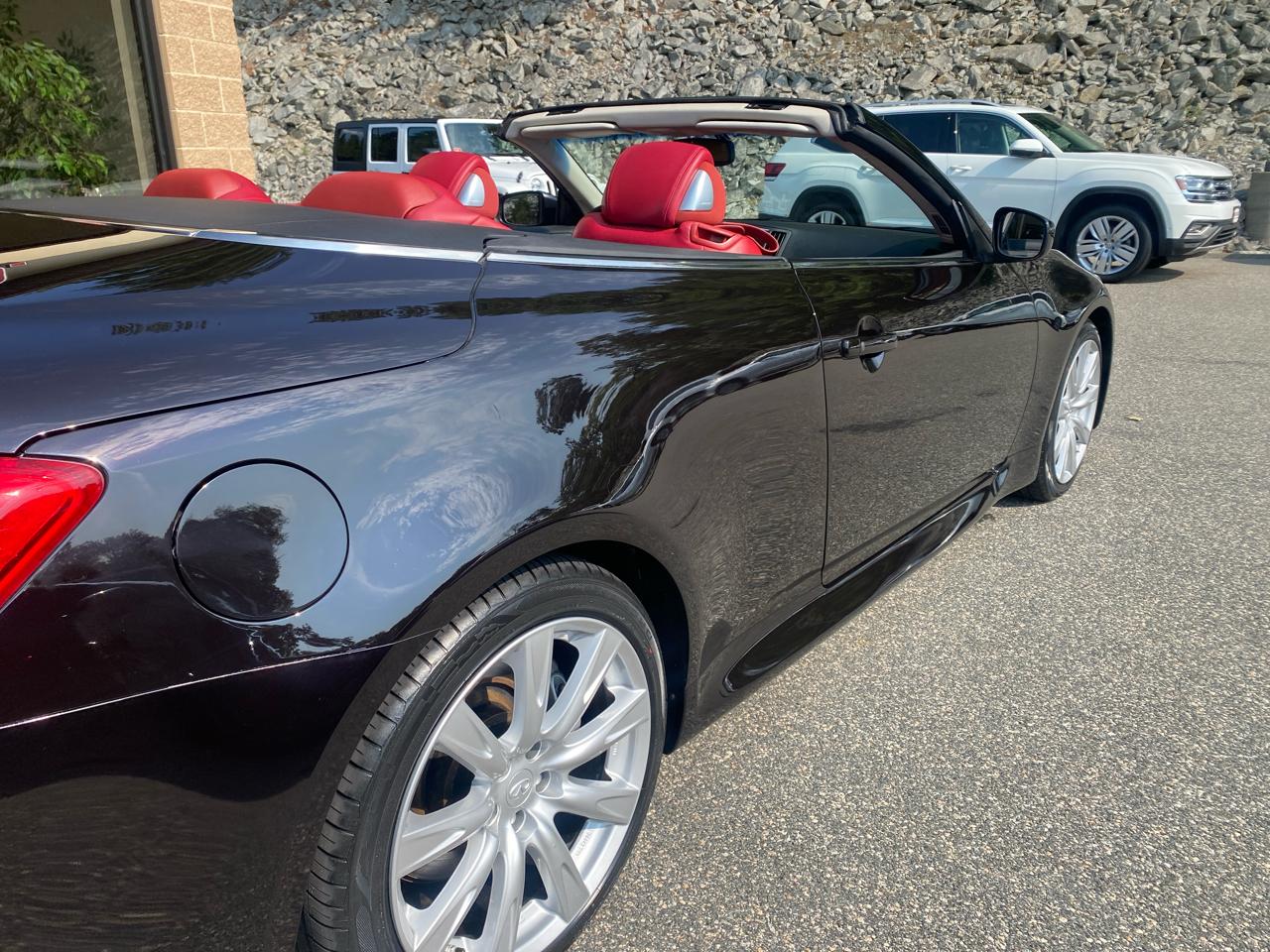 Infiniti G37 Convertible  2011