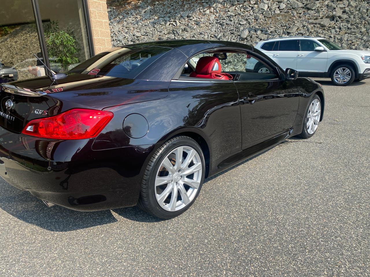 Infiniti G37 Convertible  2011