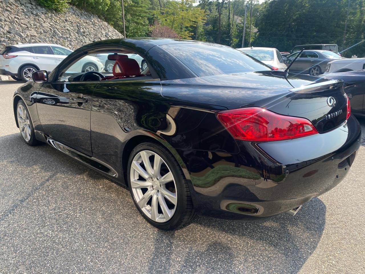 Infiniti G37 Convertible  2011