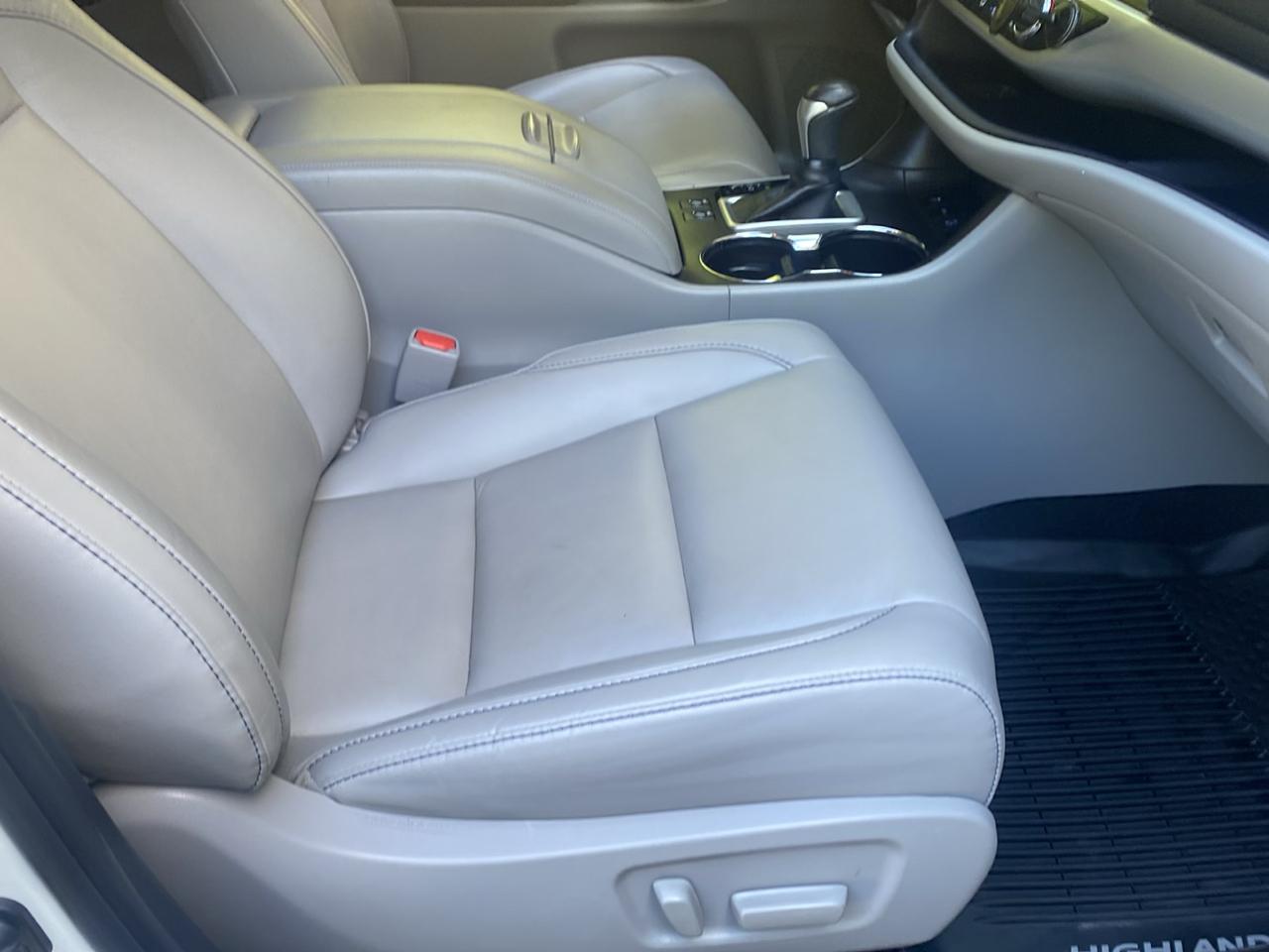 Toyota Highlander XLE AWD V6 2019