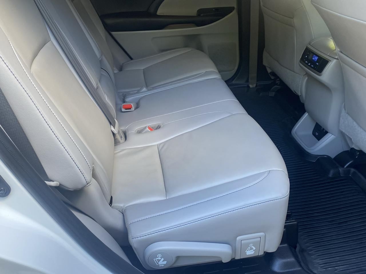 Toyota Highlander XLE AWD V6 2019