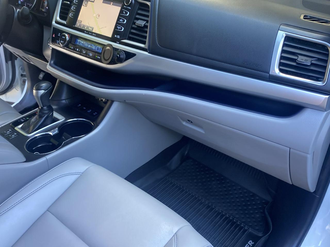 Toyota Highlander XLE AWD V6 2019