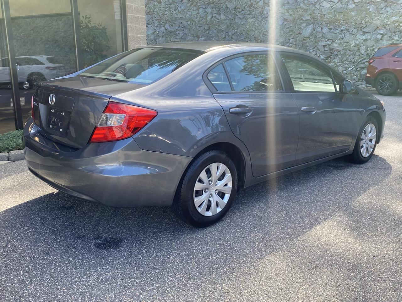 Honda Civic LX Sedan 5-Speed AT 2012