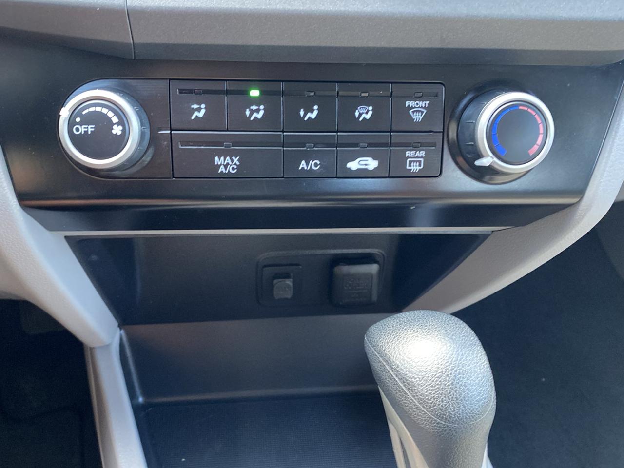 Honda Civic LX Sedan 5-Speed AT 2012