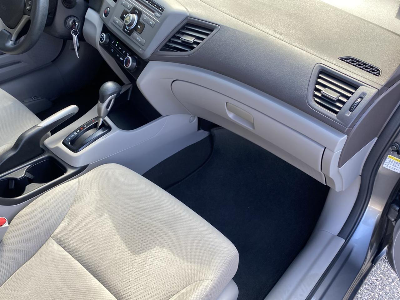 Honda Civic LX Sedan 5-Speed AT 2012