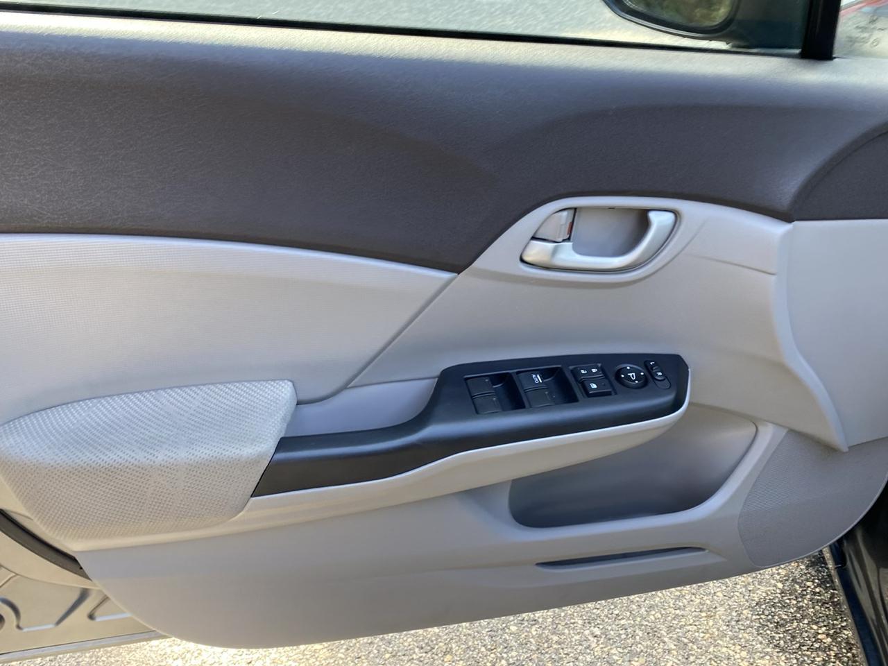Honda Civic LX Sedan 5-Speed AT 2012