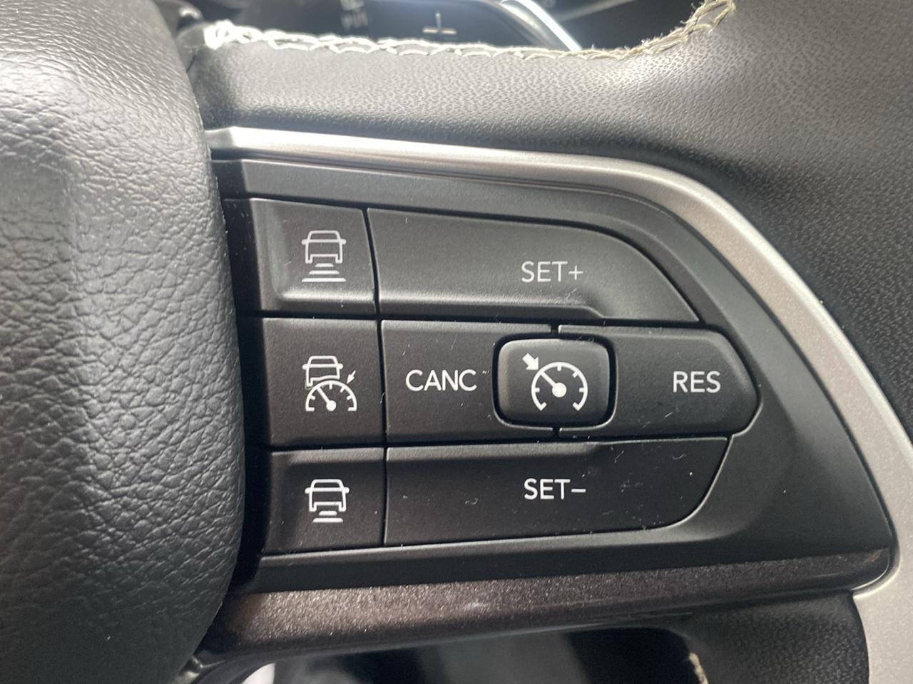 Jeep Grand Cherokee L Laredo 4WD 2023
